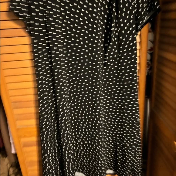 Ann Taylor size 12 classy black dress with white polka dots - Picture 7 of 7